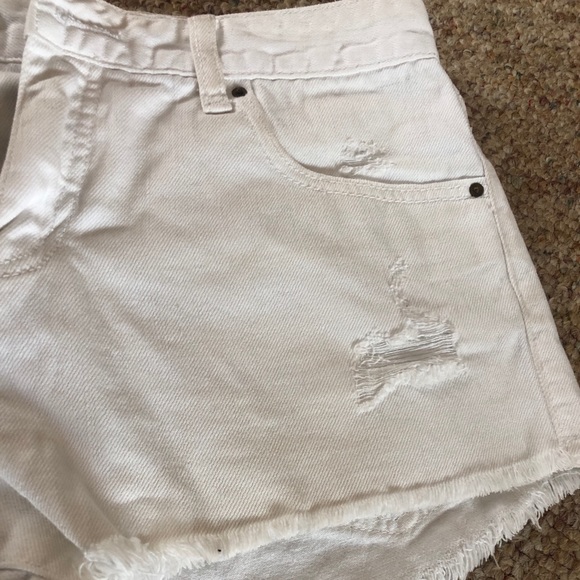 White billabong jean shorts - Picture 3 of 8